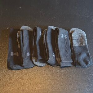 Under Armour Men's black/gray Athletic Socks.